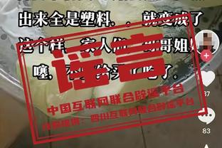 近距离接触！球迷实拍C罗在行李区等行李